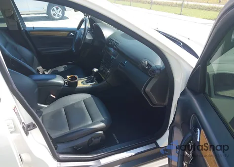 2007 Mercedes-Benz C 230 Sport z USA, uszkodzony, nr VIN WDBRF52H37F936352